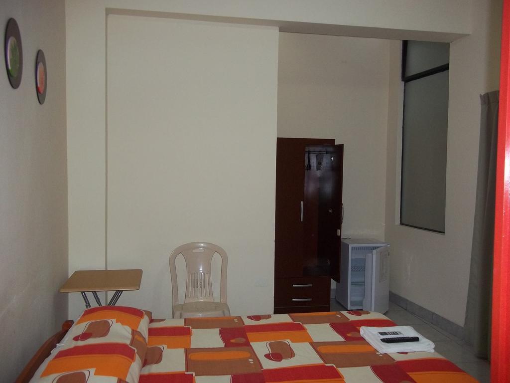 Casa Linda II Hotel Iquitos Ruang foto