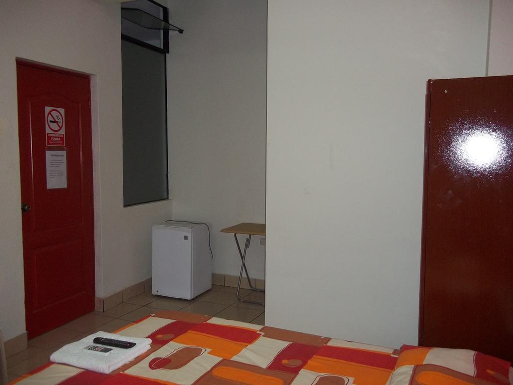 Casa Linda II Hotel Iquitos Ruang foto